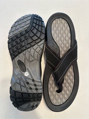 Men's Black and Gray Cushioned Flip-Flop Sandals size 13US